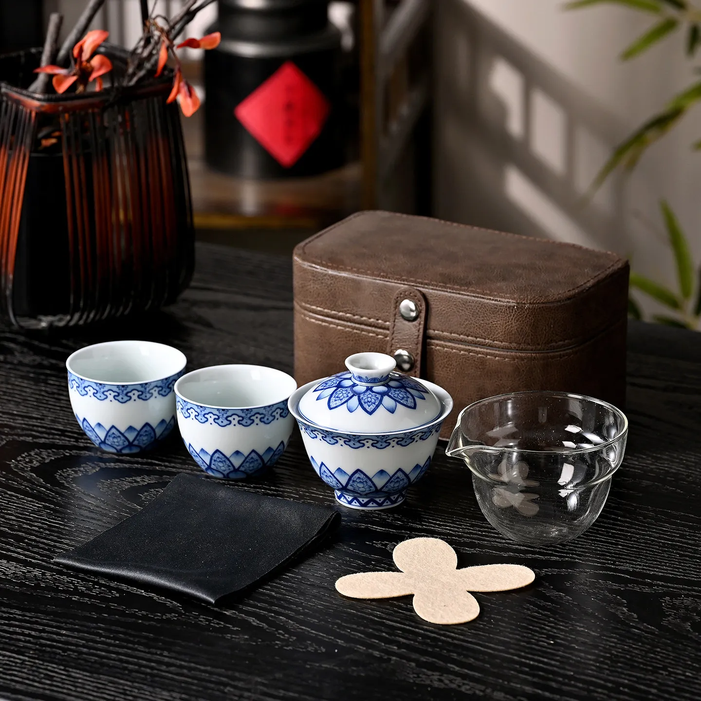 High-End Jingdezhen Blue and White Flower Tureen One Bowl Two Cups Travel Tea Set Outdoor Portable Cup Double