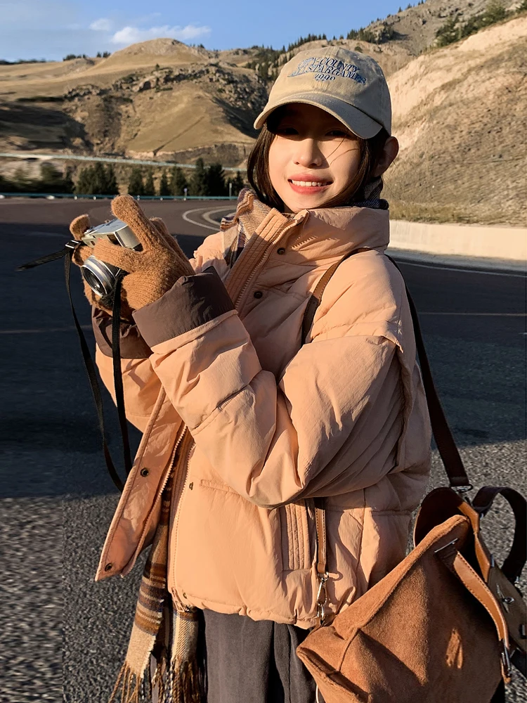 

Short Puffer Jacket Women's Winter 2024 New Design College Style Bread Coat Thickened Korean Version Straight Cut Polyester F...