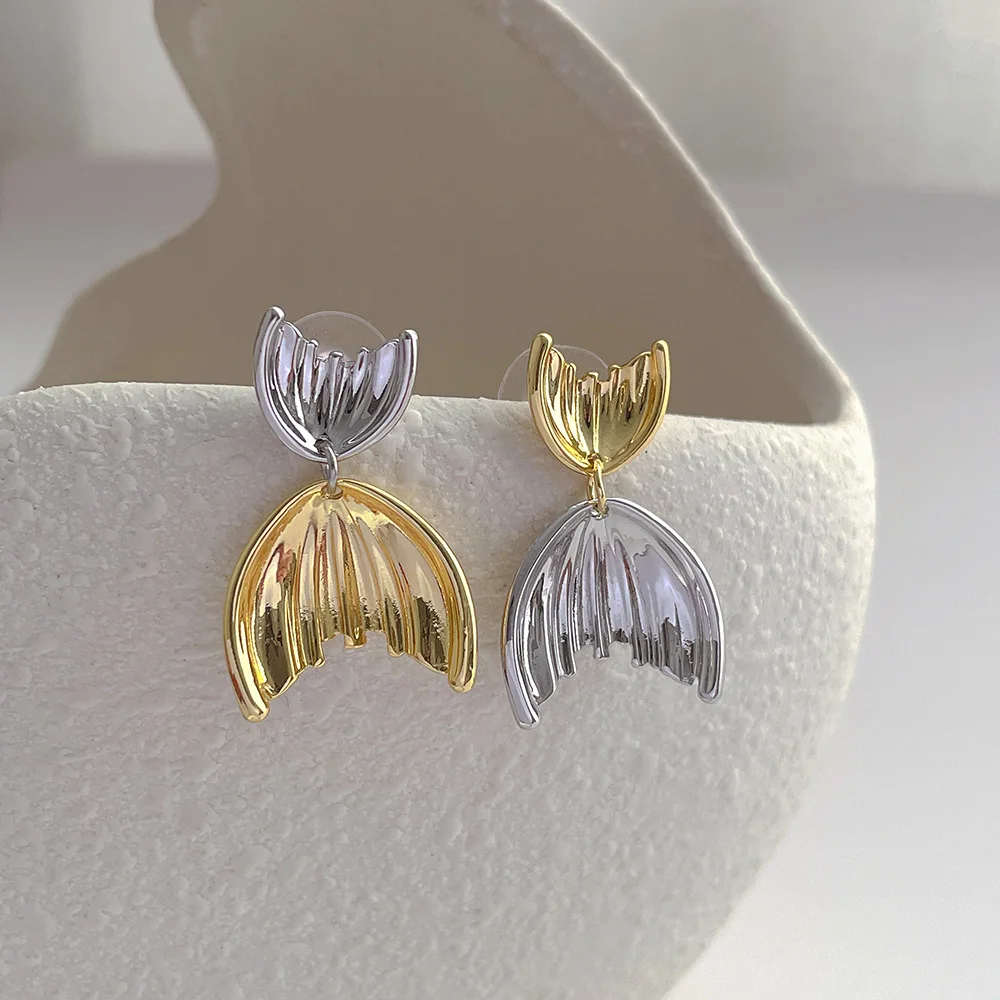 Retro Simple Gold and Silver Color Matching Seashell Fishtail Earrings Women Texture Design Fashion Sister Jewelry Gift 2023