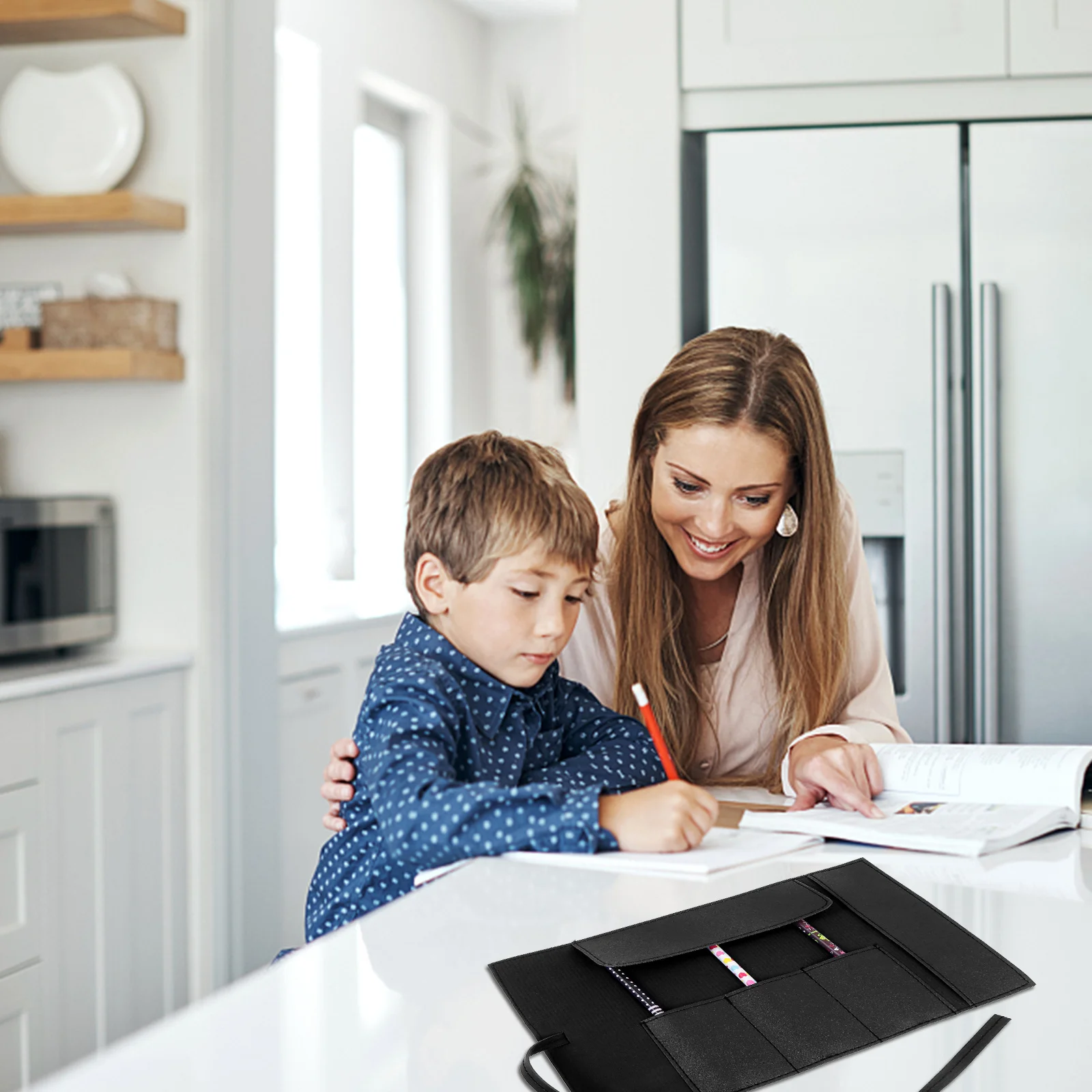 กล่องดินสอพียูแบบพกพาที่หรูหราพร้อมความจุขนาดใหญ่ กล่องใส่แปรงทาสีอเนกประสงค์ อุปกรณ์แต่งหน้า ที่ใส่ปากกา