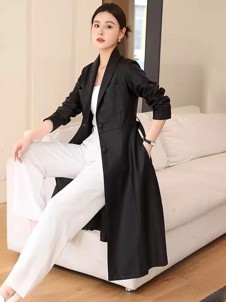 Nouveau manteau en cuir pour femmes printemps automne Manteau en peau de mouton mince à col rabattu et à simple boutonnage Cuir fendu Long Trench Coat