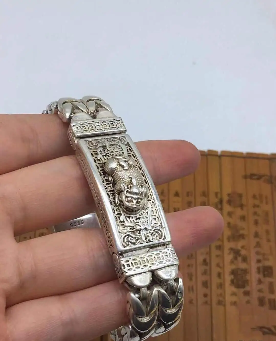 Asian chinese old miao silver hand cast statue bracelet jewel cool gift