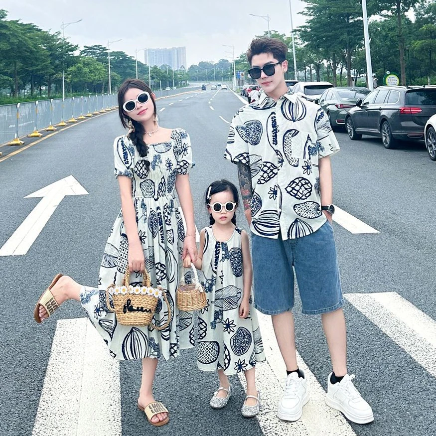 

Family Clothes Mom Daughter Dress Dad Son Shirts Women Smock Dresses Korean Sister Brother Clothing for Parents and Children