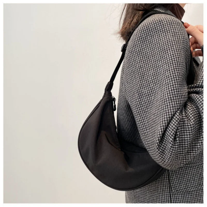 Bolsa de ombro de grande capacidade feminina, cor sólida, bolsa mensageiro de nylon, leve na moda, novo, 2023