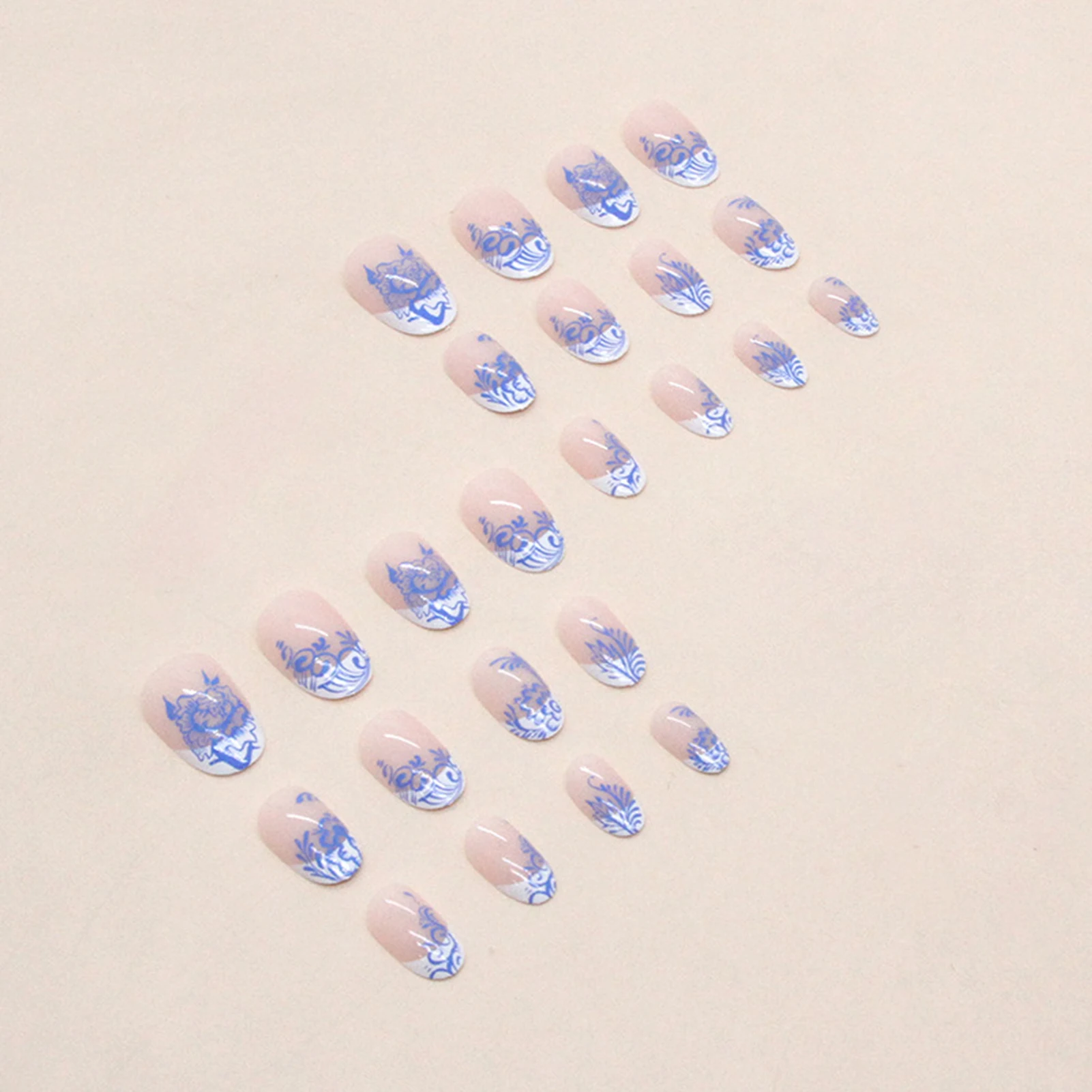 Round Tip Fake Nails with Blue and White Porcelain Natural Unbreakable Nail Simple Wear for Hot Girl Dress Matching