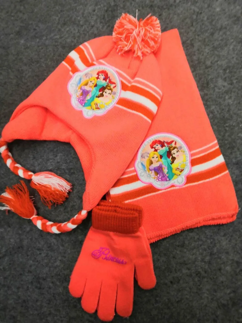 Miniso 女の子帽子厚く暖かいプリンセス漫画刺繍耳保護ベルト三つ編み帽子スカーフ手袋 3 点セット