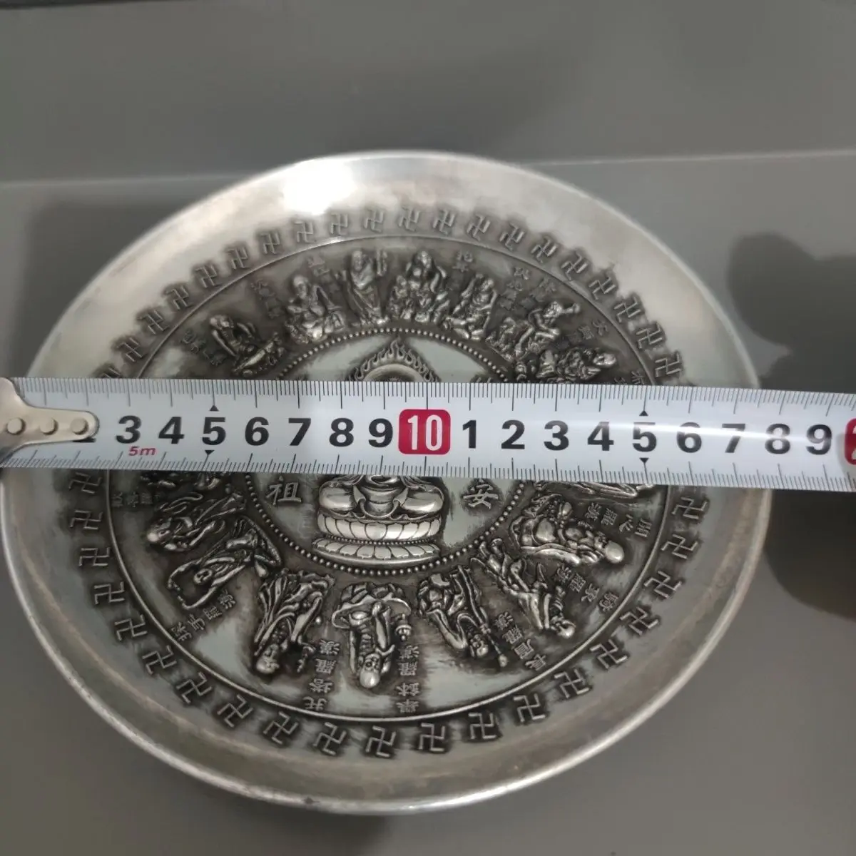 

Antique Eighteen Arhats, Tathagata Buddha Plate, large plate, correct shape and exquisite craftsmanship, diameter 18 cm