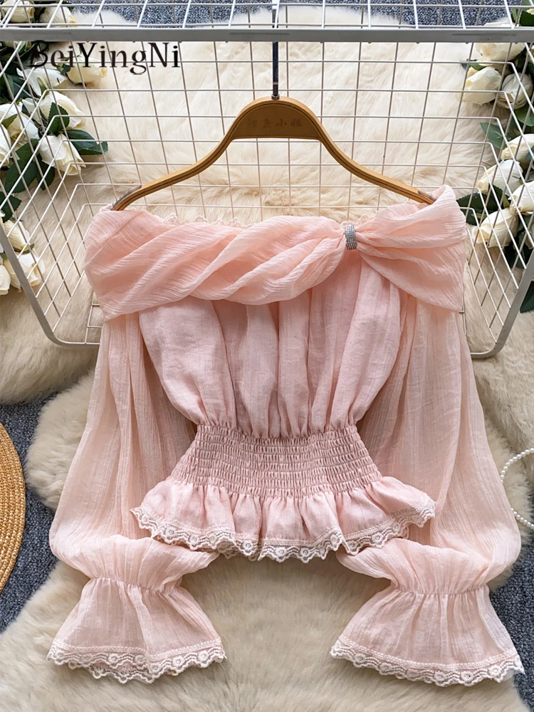 

Beiyingni 2025: женские блузки в корейском стиле, сексуальные рубашки с открытыми плечами и разрезом на шее, расклешенные рукава, женские однотонные кружевные шикарные топы OL