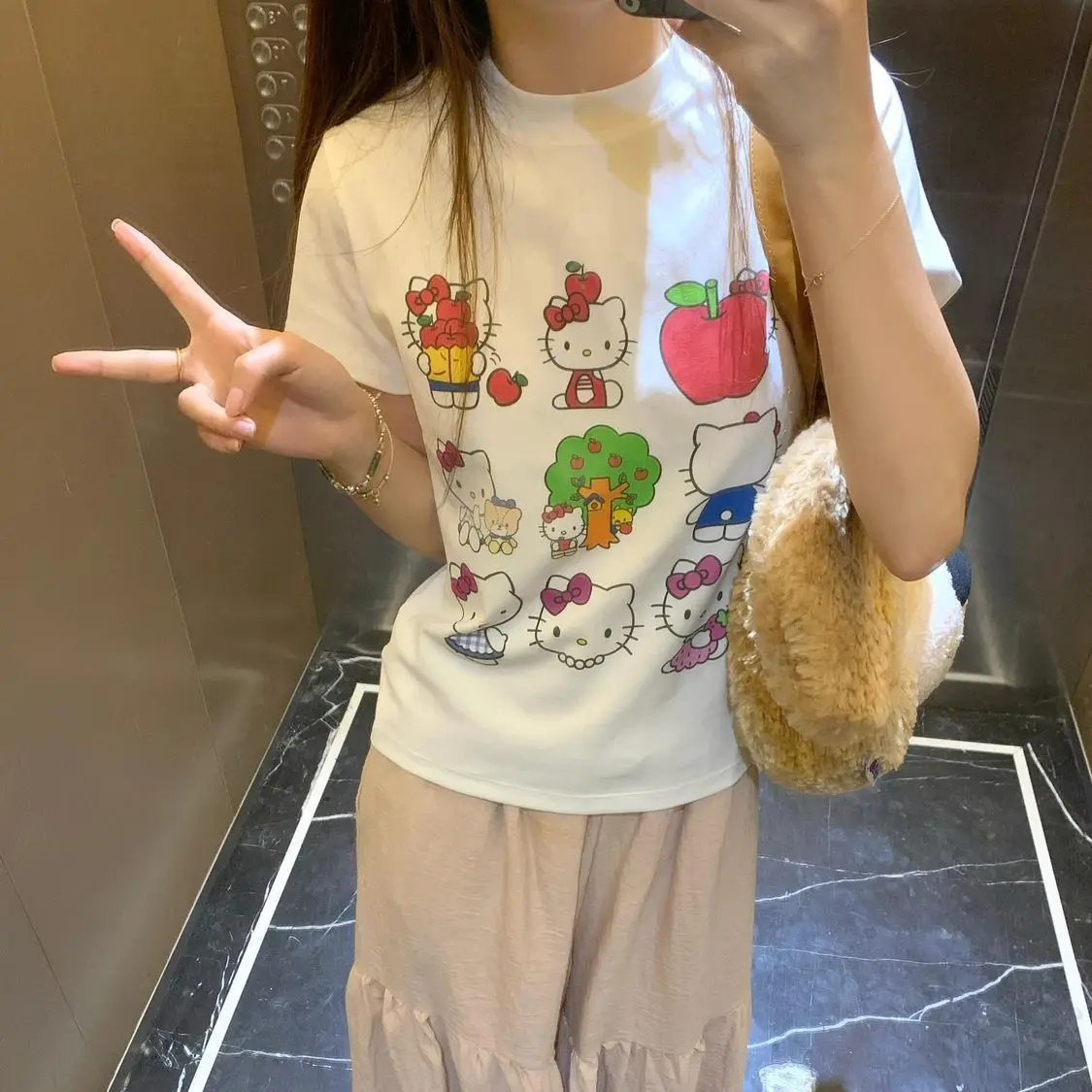 

Sanrio Cute Ing молодежная футболка трендовая индивидуальная мягкая ретро-стиль колледжа Hello Kitty Street свободные удобные топы Kawaii для девочек