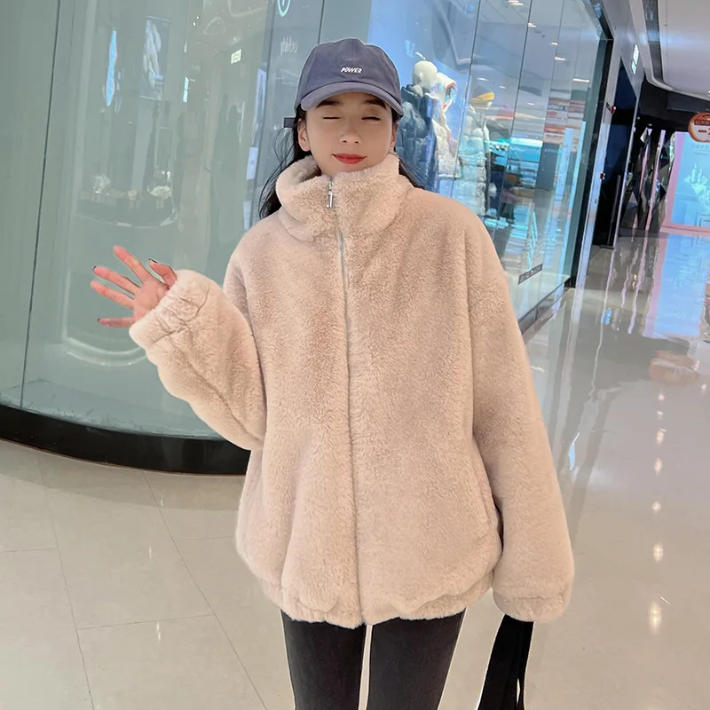 معطف صوف خروف صديق للبيئة لعام 2025 للنساء لخريف وشتاء موضة جديدة أنيقة مبطنة بالصوف بلوزة سميكة وفضفاضة منفوشة