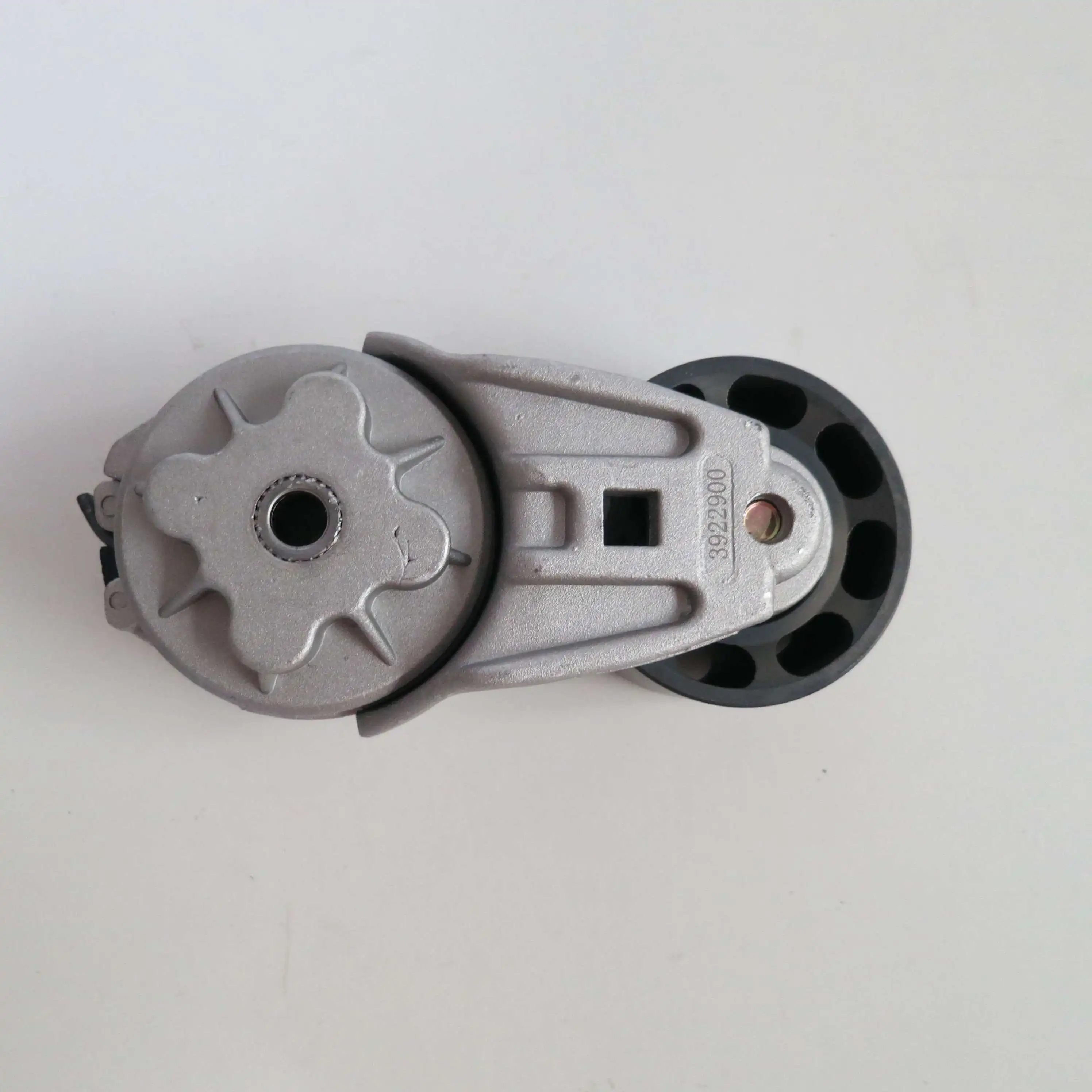 Manufacturers Wholesale Die sel Engine Spare Auto Parts Engine ISDE Belt Tensioner 3978022