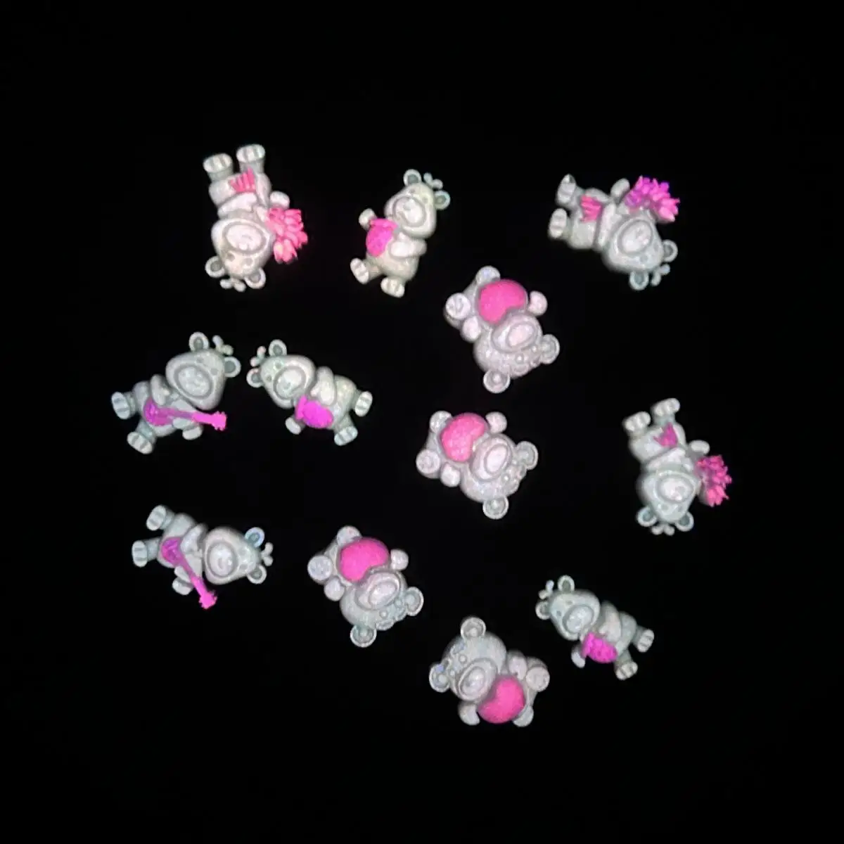 Podwójne kolory Śliczne serce Kwiat Niedźwiedź Żywiczne zawieszki do paznokci Wiele stylów Świecący biały niedźwiedź Mieszane ozdoby do paznokci DIY Paznokcie