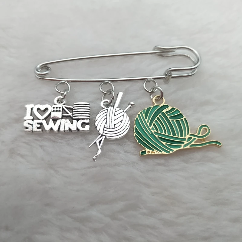 Вязаная-брошь-мяч-из-пряжи-вязаный-крючком-эмалированная-булавка-портняжник-теплый-значок-вязание-счастливое-украшение