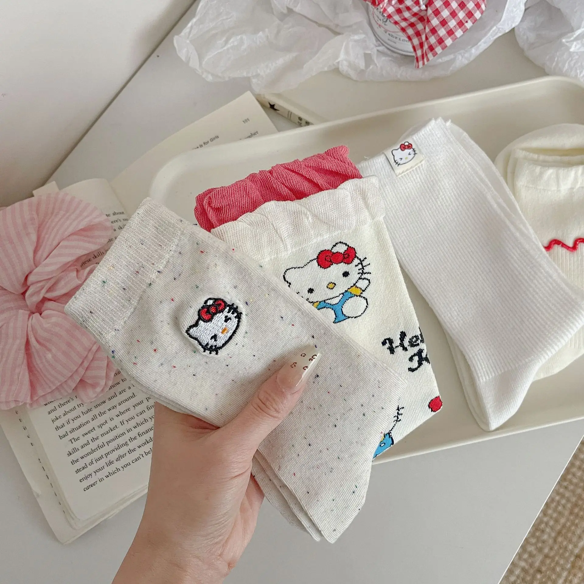 4 Pairs Of Women's Sanrio Sweet Cartoon Hello Kitty Series Fabric Label/Embroidery/Dotted Yarn/Letter Versatile Casual Long Sock - view 2