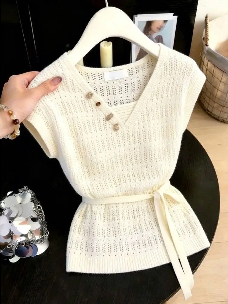 

Stylish Korean Style Knitted Top Women's Fashionable Slimming Design Summer New Arrival Beautiful Small Shirt Quality Craftsm...