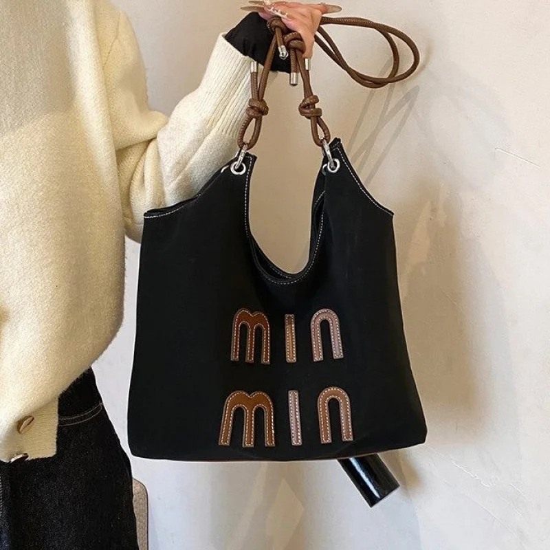 

Металлический клатч из розового золота для женщин. Дизайнерская вечерняя сумка с блестками для гала-вечеринок.