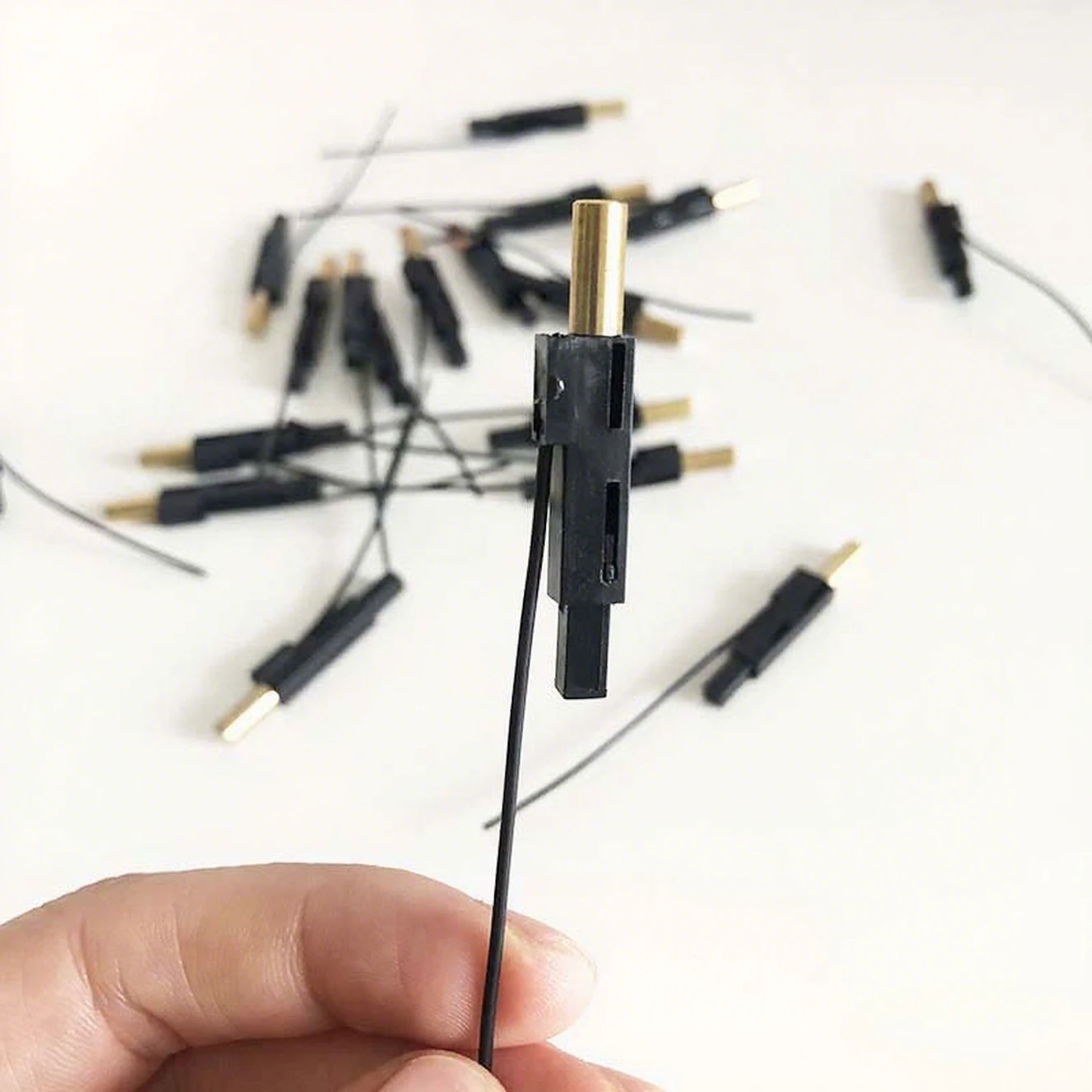 

Original 2Pcs 3.9cm*0.42cm*0.42cm Piezoelectric Spark Electronics Piezo Igniter For Dupont Lighters Parts Replacement