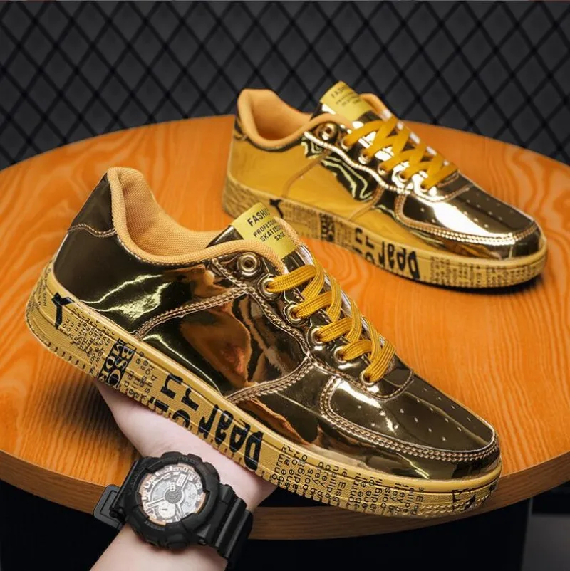 New Gold Sneakers Couple Shoes Luxury Casual Glitter Sneakers Men Hip-hop Streetwear Skateboard Shoes Men Flat Designer Footwear