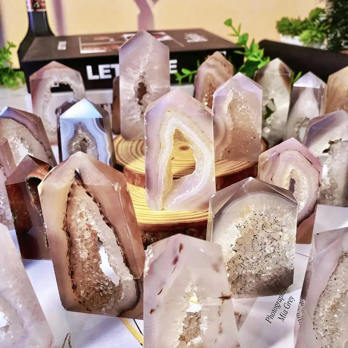 1PC Random High Quality Geode Agate Point,Natural Crystal Point,Decoration,Gemstone Jewelry,Glitter,Christmas Gift.