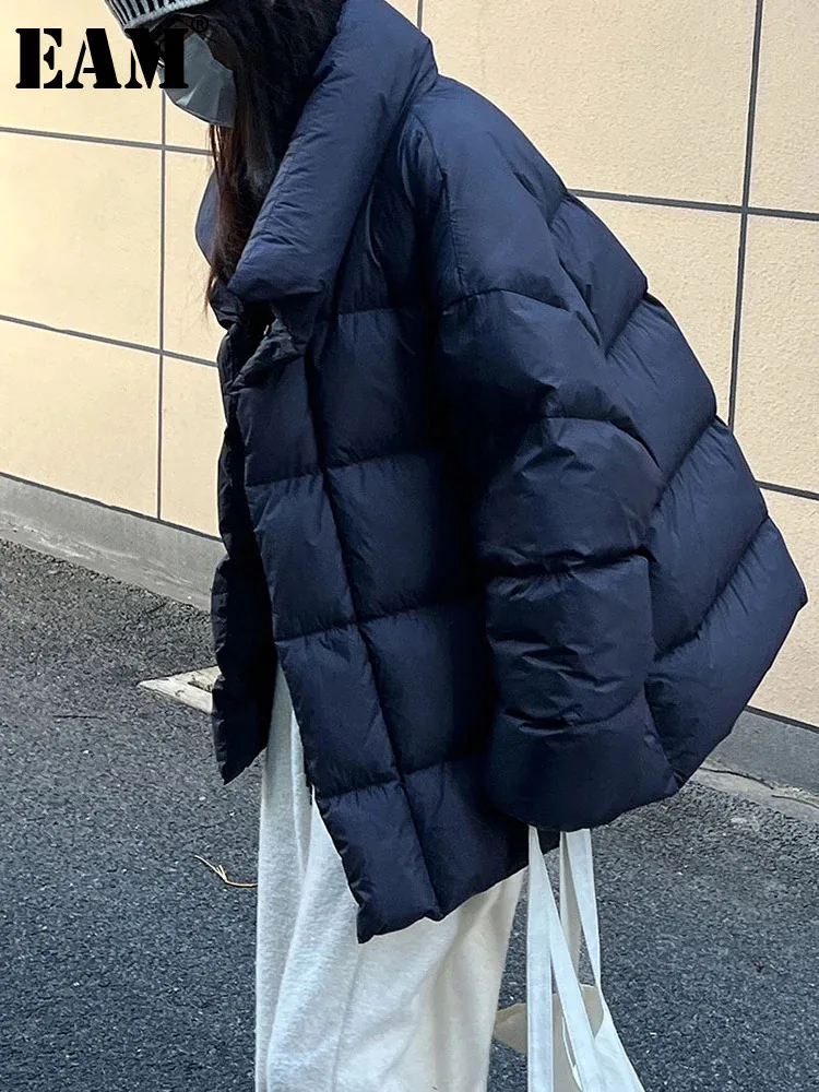 [EAM] Navy Big Size Keep Warm Down Jacket New Stand Collar Long Sleeve Warm Women Parkas Fashion Tide Autumn Winter 2024 1DH8186