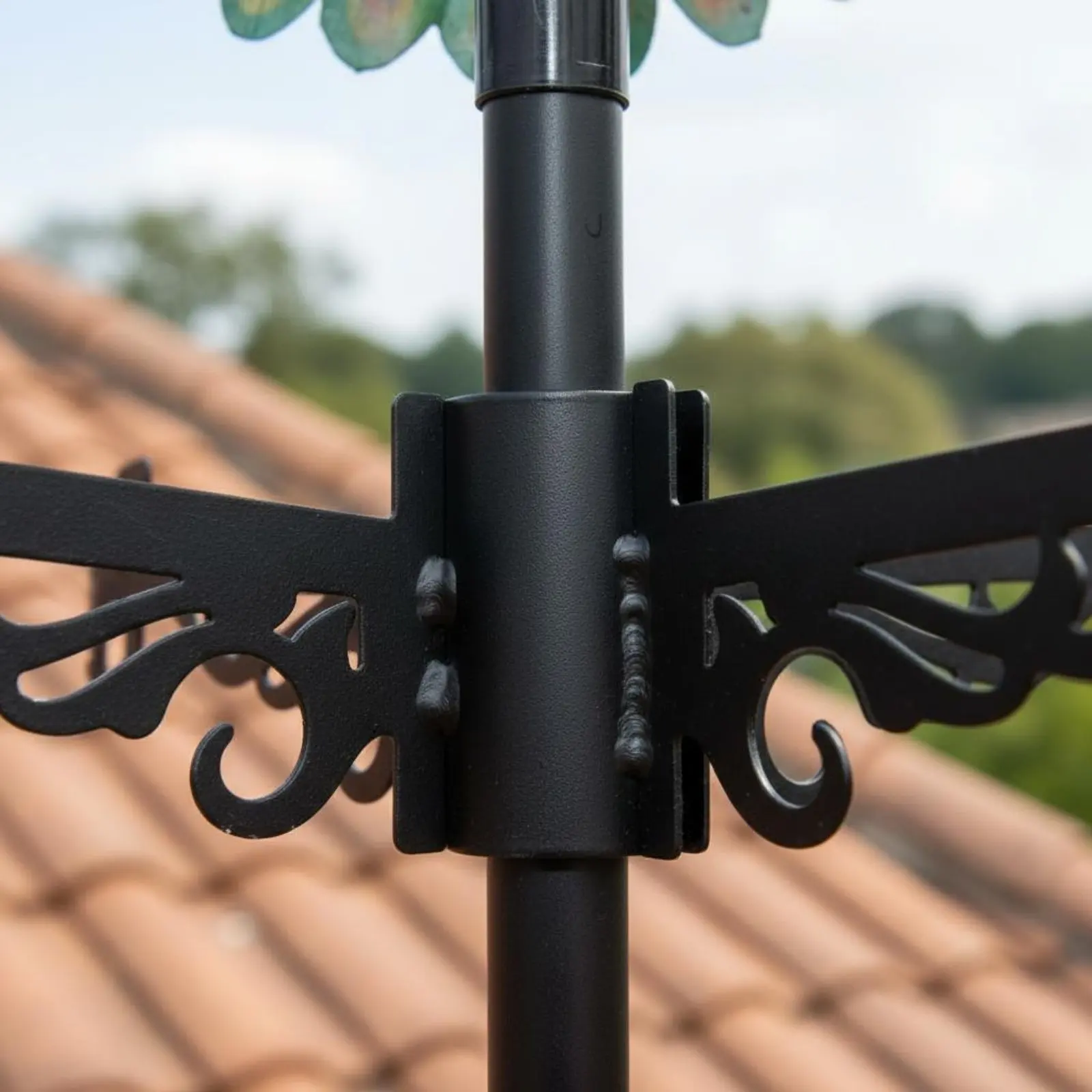 Creature Weather Vane Colorful Design Rooftop Weather Vane Rooftop Wind Gauge Decorative Roof Decoration Long-Lasting for Barn
