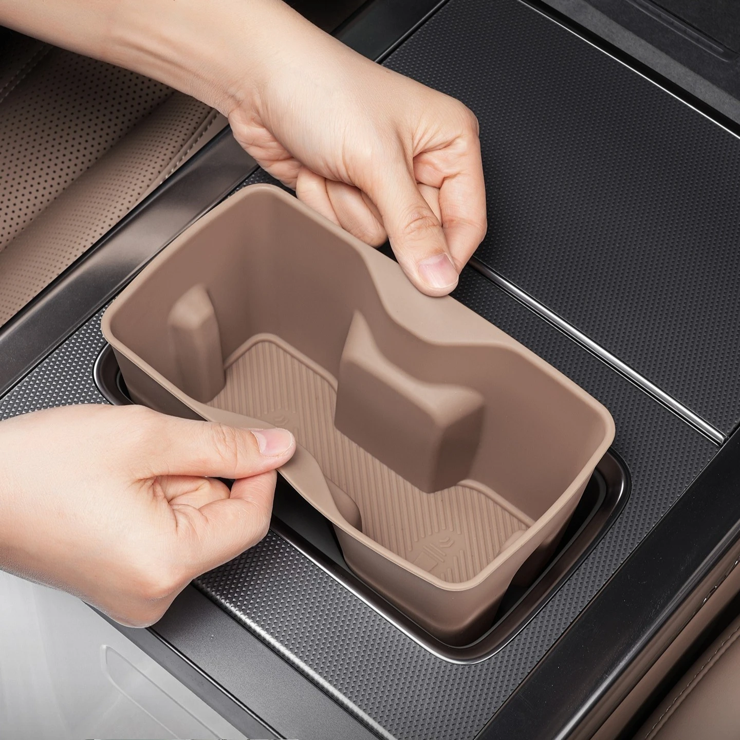 For MHERO M-Terrain M817 Water Cup Groove Silicone Pad Cup Holder Protective Pad Storage Box Mat Car Interior Modified Accessory