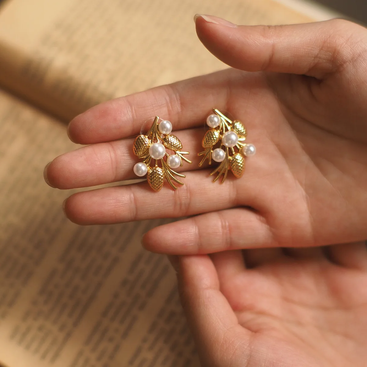 2025 New Impressionist - Inspired Pinecone - Motif Pearl Simulant Retro Stud Earrings - Western - Style Artisan Jewelry