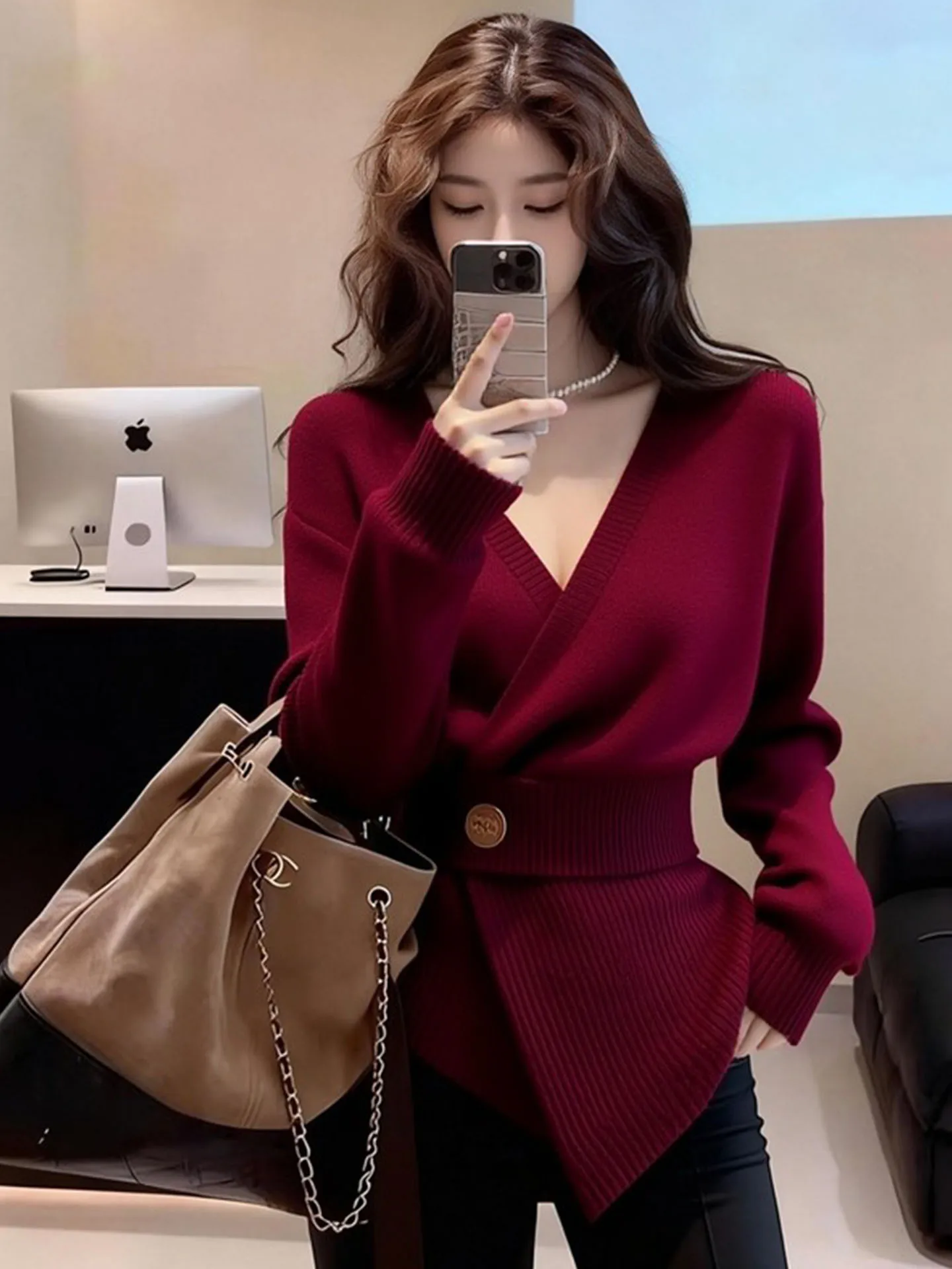 

Faionable Wine Red Knitted Sweater Women's Spring 2026 Slim Fit Waist-Cut Inner Wear Sli Commute Sle V-Ne Long Sve
