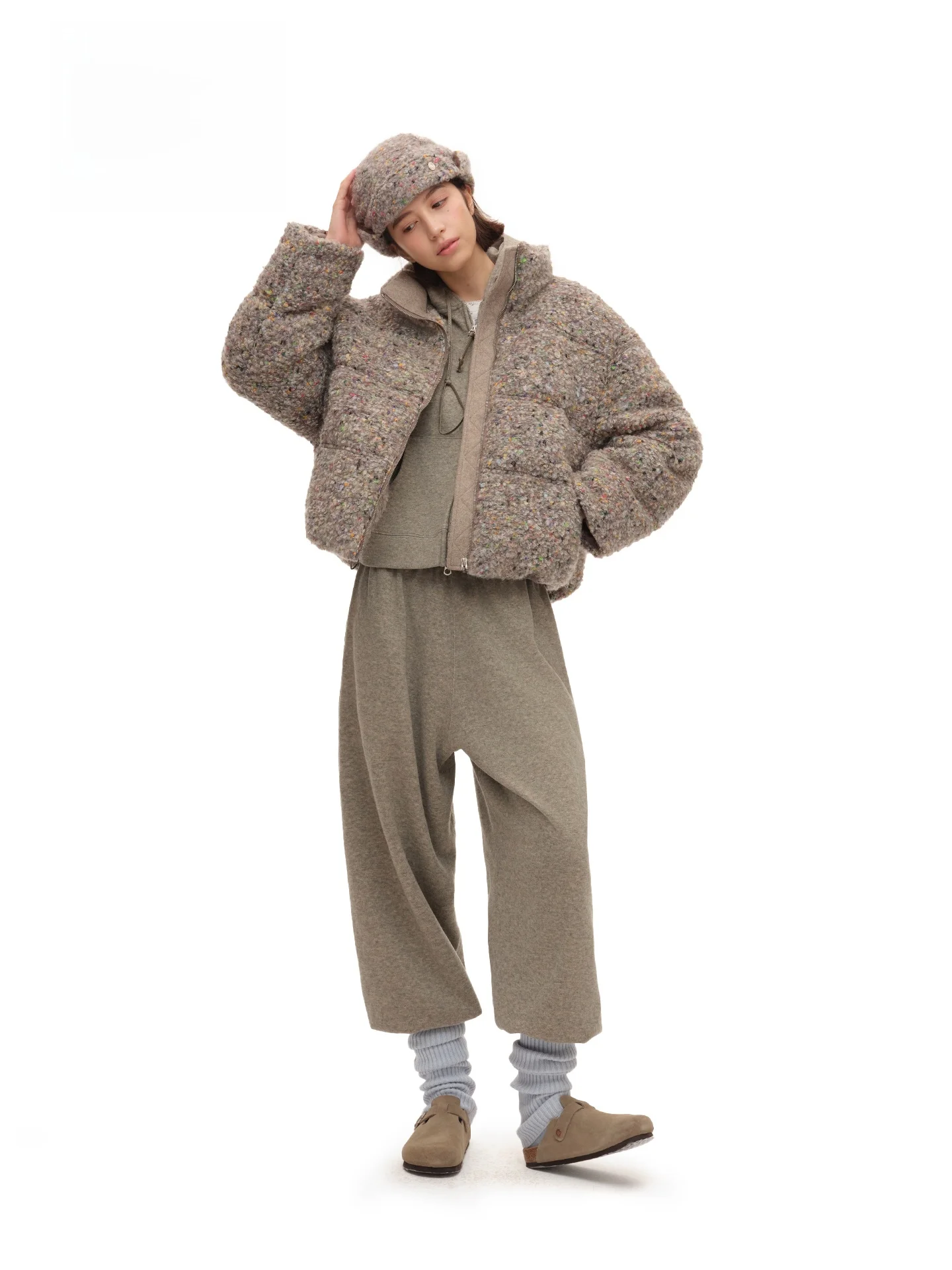 

Модная женская куртка ChicChi из тонкой шерсти с многоцветным узором, наполнителем из 90% белого пуха и воротником-стойкой