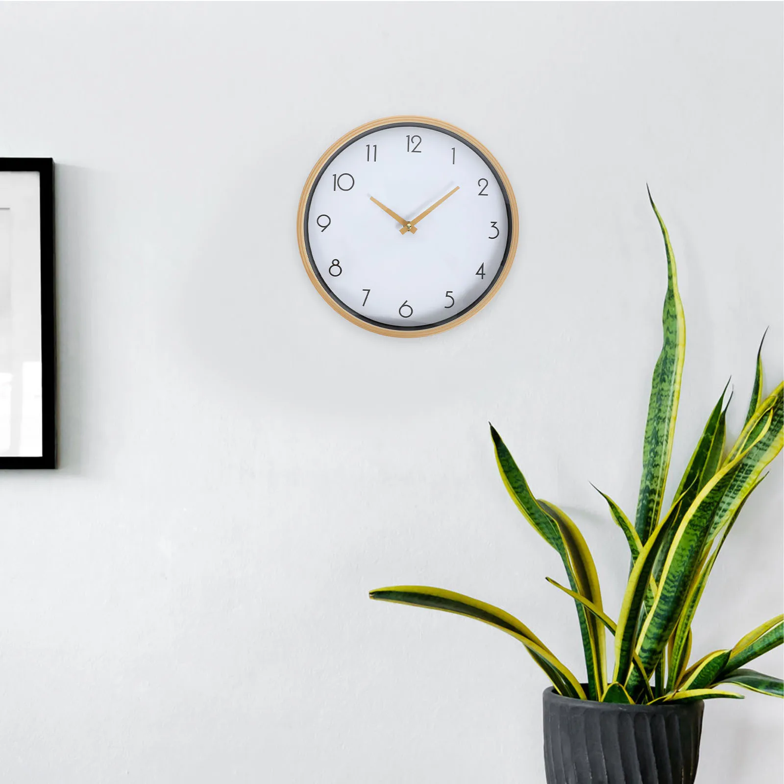 

Wood Grain Nordic Style Wall Clock Silent Non-Ticking Quartz Round Simple Hanging Clock for Modern Home Decoration