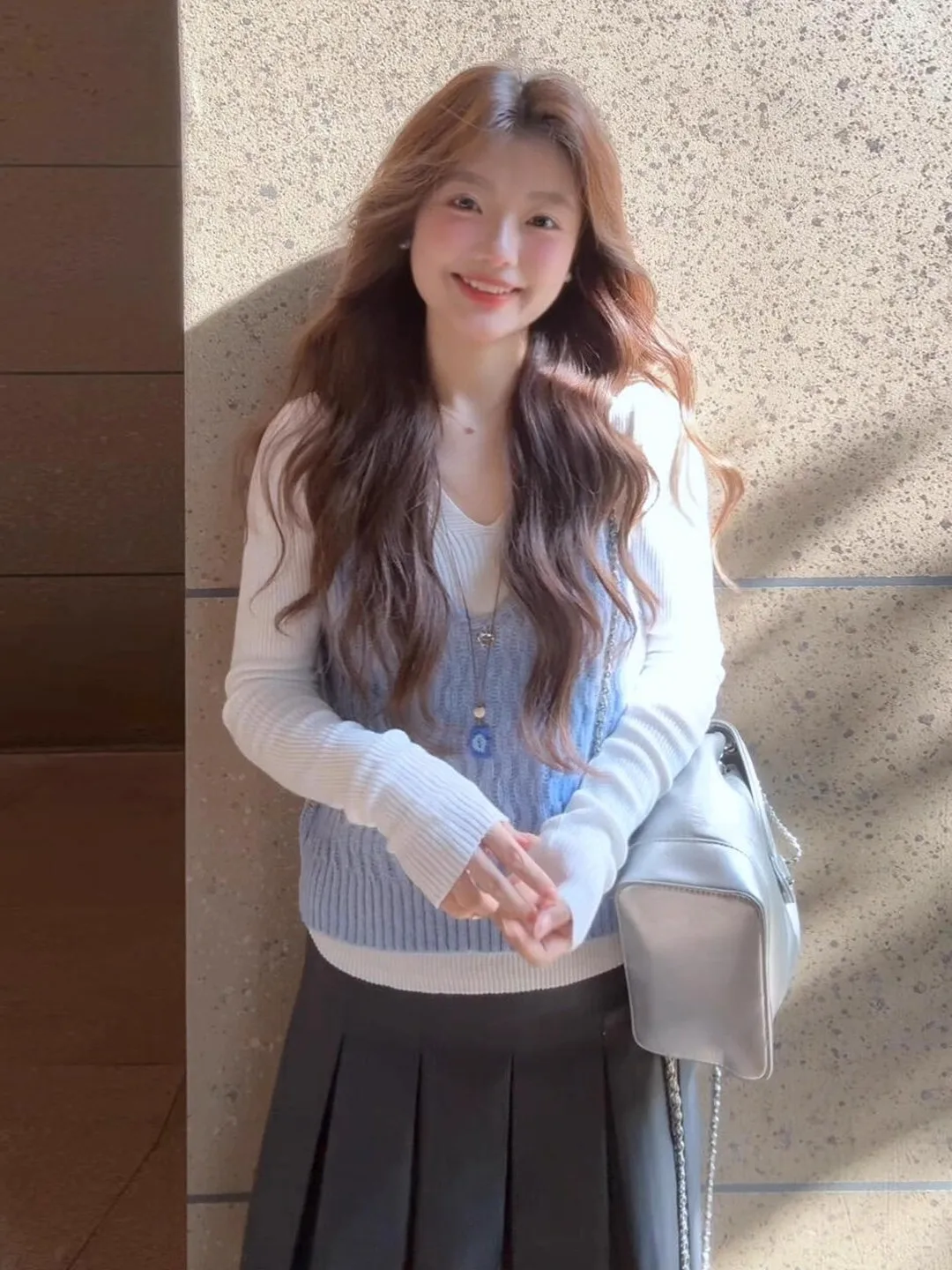 

Korean Style Women's Vest Sweater Set Short Sleeve V-Neck Knitted Top And Bottoms Fashionable Autumn Spring Outfit