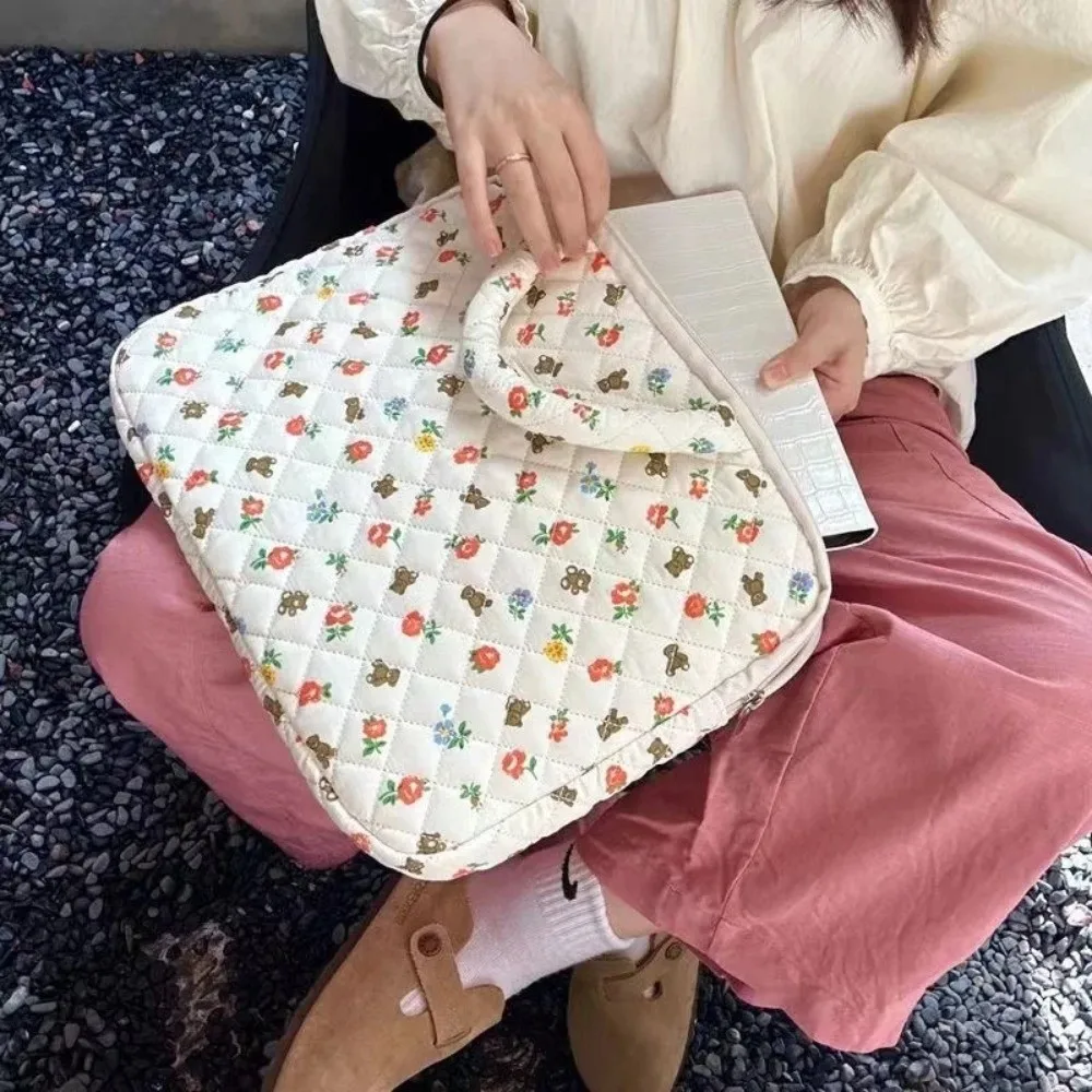 

Lightweight Large Capacity Laptop Handbag Bear Pattern Water-resistant Computer Bag Cute Portable Laptop Sleeve School