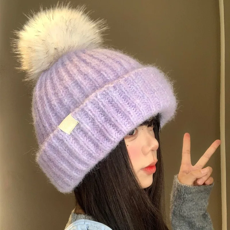 Koreanische Strickmütze mit Fellpompon-Design für Damen, vielseitig einsetzbar, warm, dick, für große Köpfe, Ohrenschutz, Wintermütze – Detail 1