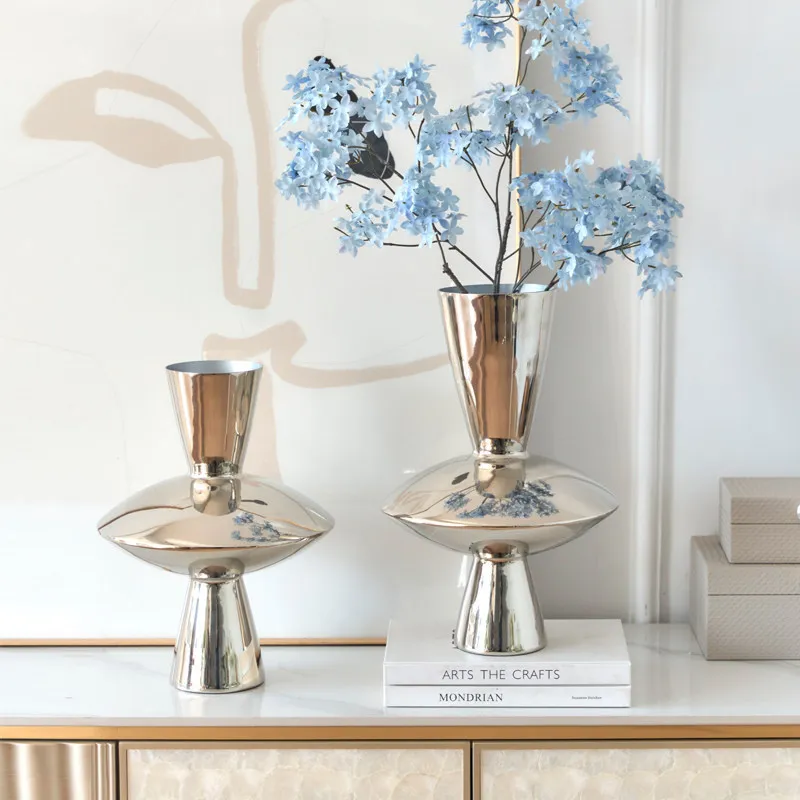 

Indian craft aluminum flying saucer flower ware, light luxury model room TV cabinet, high-end metal silver vase