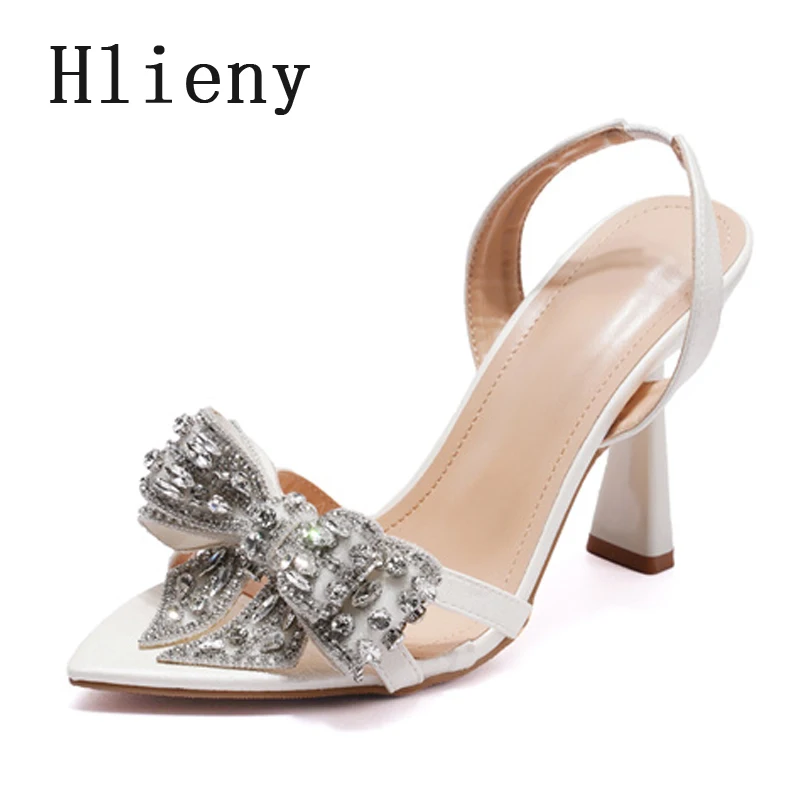 صنادل Hlieny Fashion مفتوحة من الأمام كريستالية بعقدة على شكل فراشة وحزام خلفي للنساء بكعب عالٍ رفيع أنيق للحفلات أحذية صيفية للسيدات