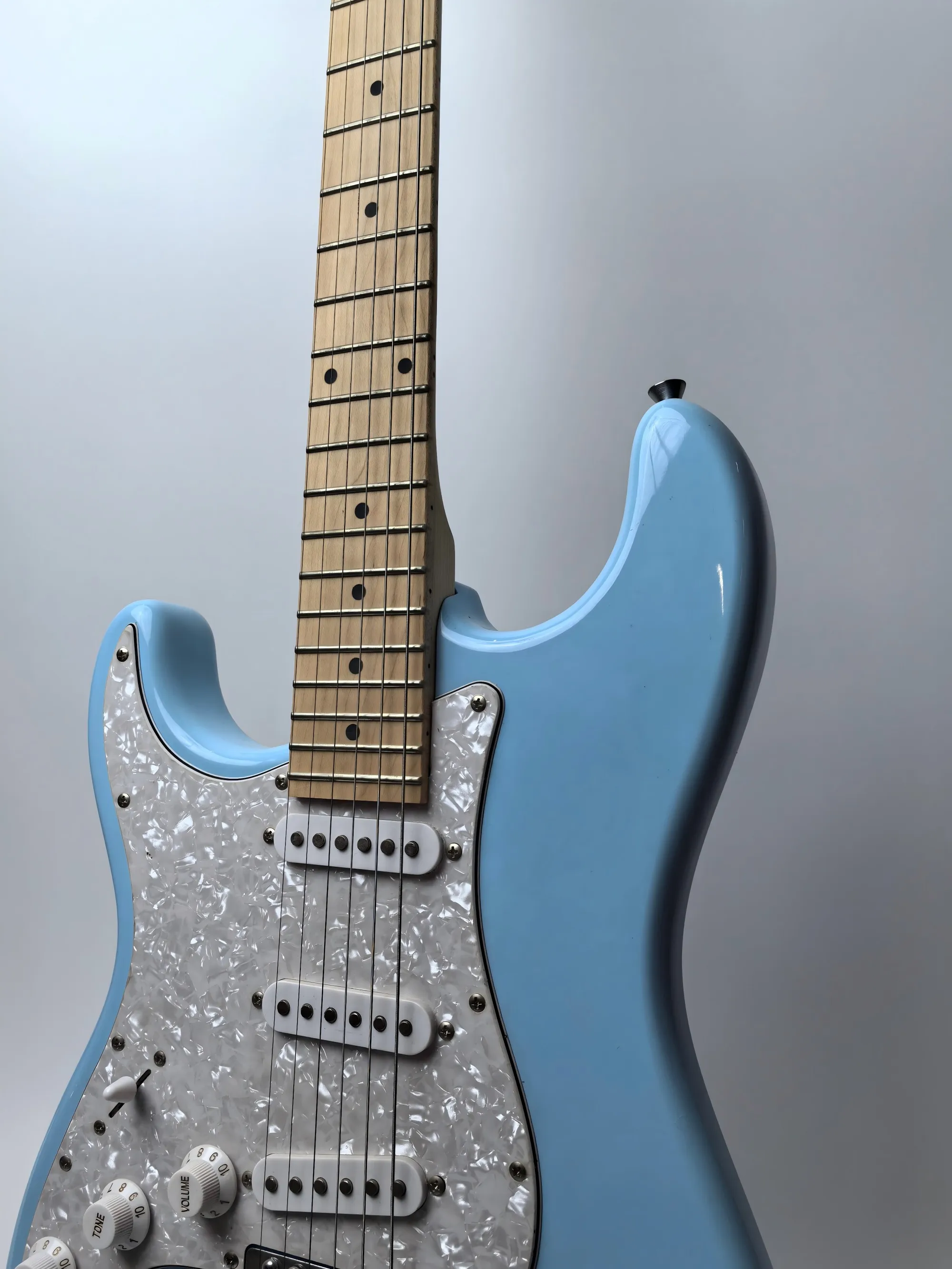 Factory directly selling, blue color, left hand 6 string birch guitar head, sycamore electric guitar, customizable, in stock.