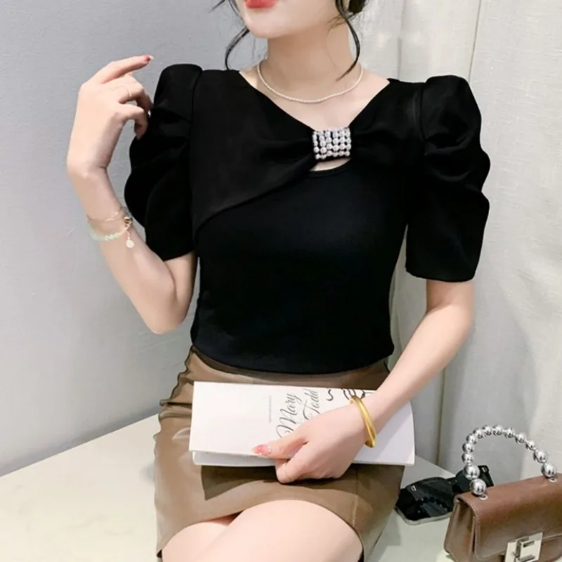 女性の夏のファッションダイヤモンドスリムソリッドカラー V ネック半袖 Tシャツレディースエレガントな気質が登場薄いプリーツトップス