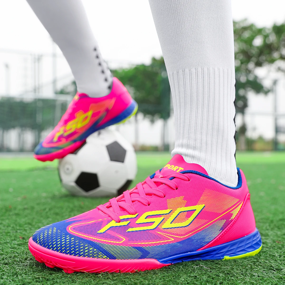 

New Men Soccer Shoes Unisex Sneakers Hot Sale Football Boots Professional High-quality Futsal Ultralight Women TF/FG Cleats