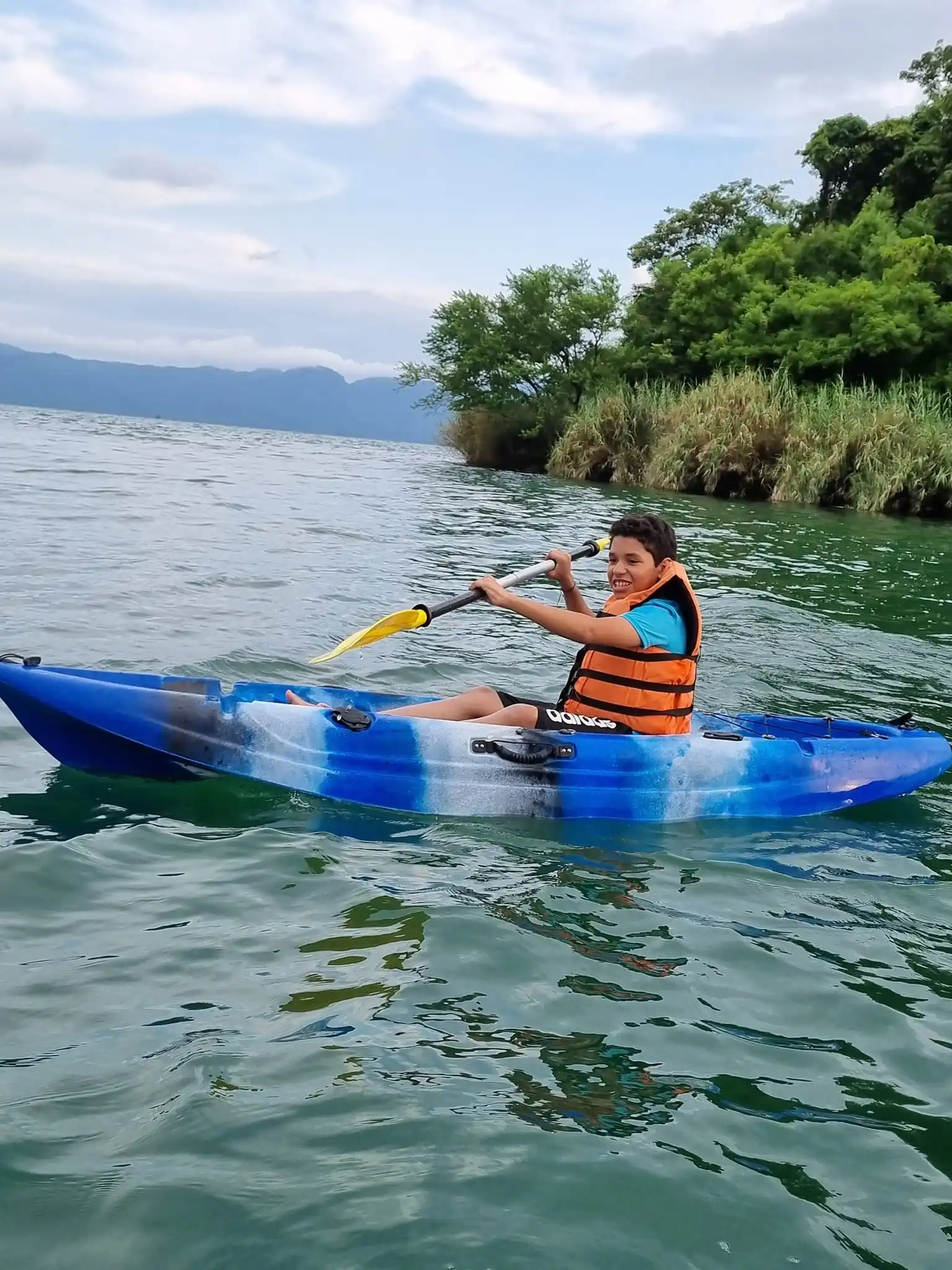 Hot Selling High Quality HDPE 1 Person Sit On Top Wide And Stable Fishing Rotational Kayak With Paddle Holder For Sale