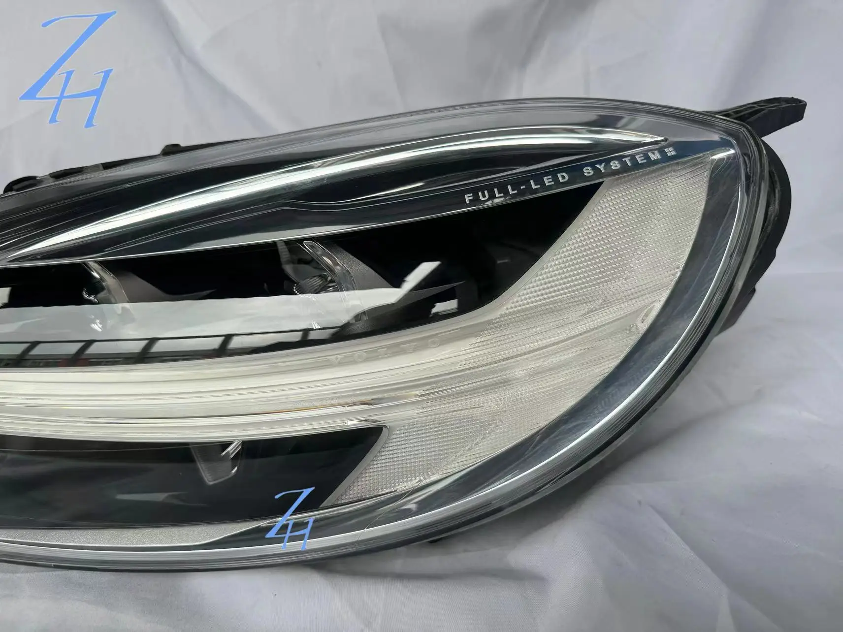 For2016-2020 Volvo V40 Headlight assembly High configuration XC40 LED headlight Original manufacturer 31677018/31677023