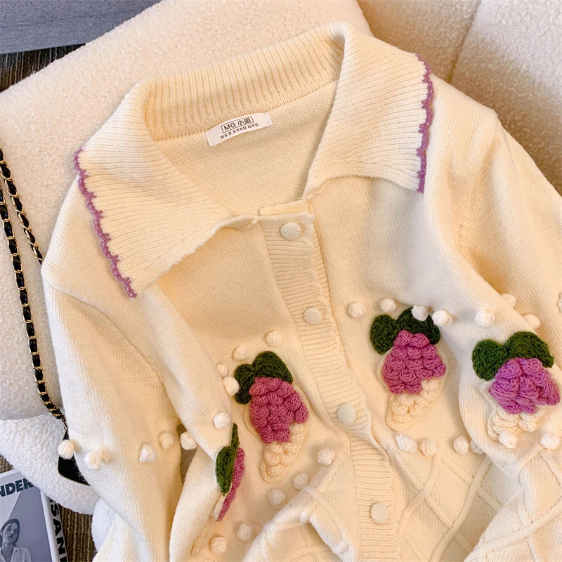 Soft and playful design contrast color fashion knitted sweater three-dimensional hand-embroidery decorated cardigan top