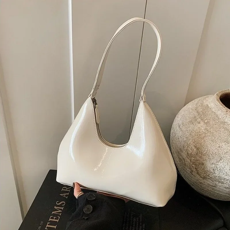 クラシックで時代を超越したトートデザイナーおむつバッグ、女性用高級レザー大容量エレガントクロスボディハンドバッグ、永遠のファッションに。