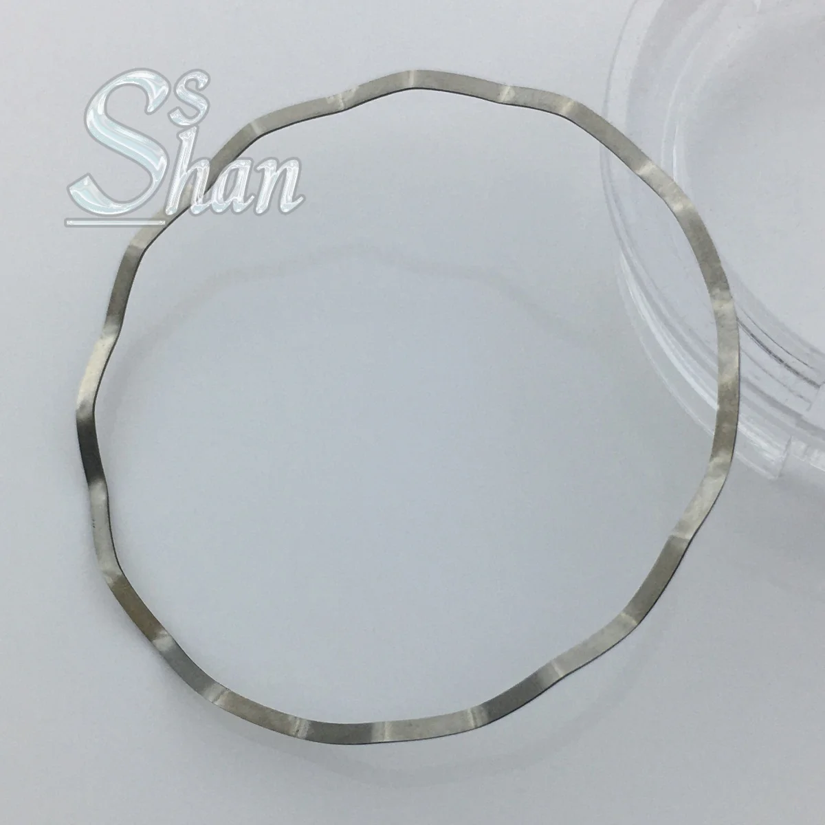 

29.5mm metal inner cover fixator fixing ring is used for the maintenance parts of NH35 and NH36 mechanical movements