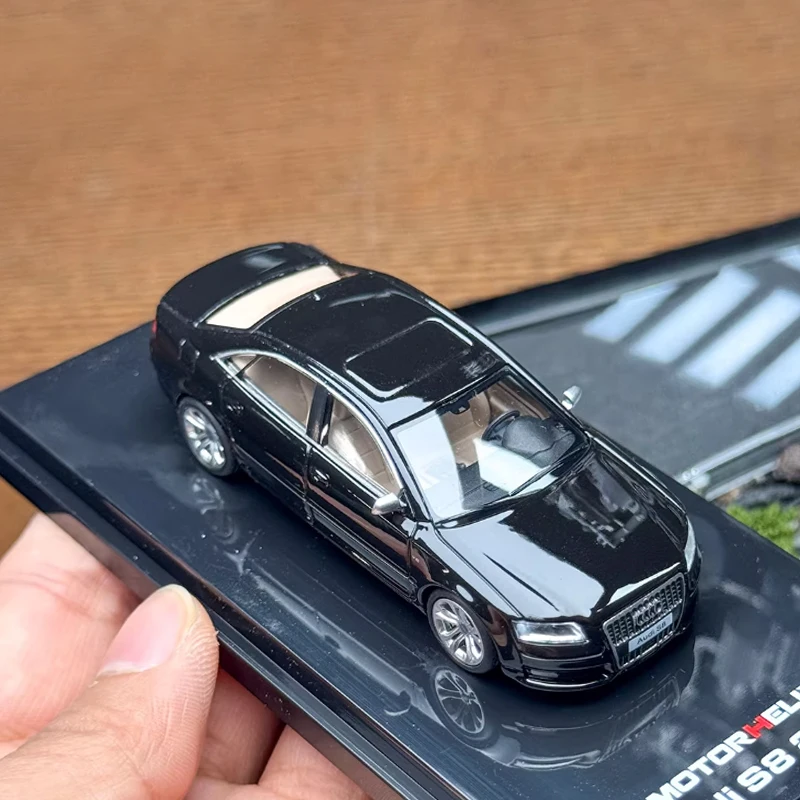 다이캐스트 오리지널 1:64 스케일 2008 S8 합금 모델 시뮬레이션 클래식 장식 취미 기념품 선물 컬렉션 정적 디스플레이