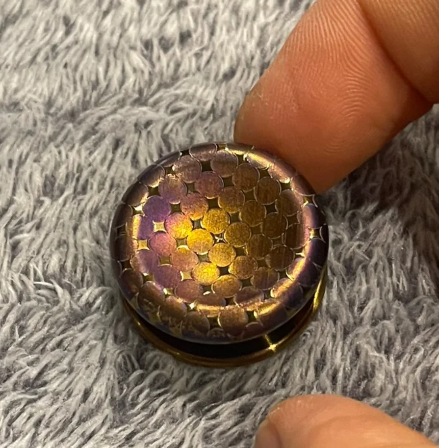 Used EDC Titanium Carving Star Pattern Purple Gold Gradient button  24.5 * 13mm spinner Fingertip gyroscope Decompression toys