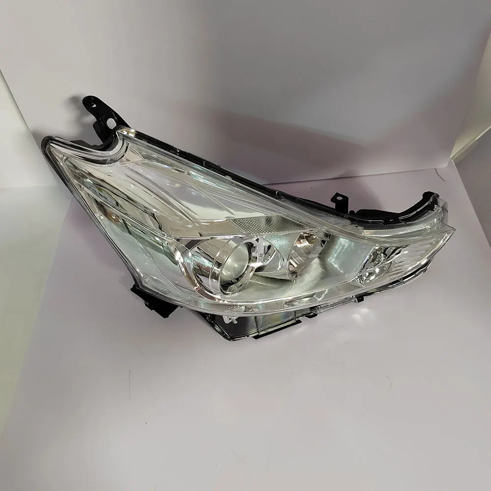 

Car Headlights 8113047280 8117047280 For Toyota PRIUS V Prius Alpha ZVW40 ZVW41 2015 to 2021