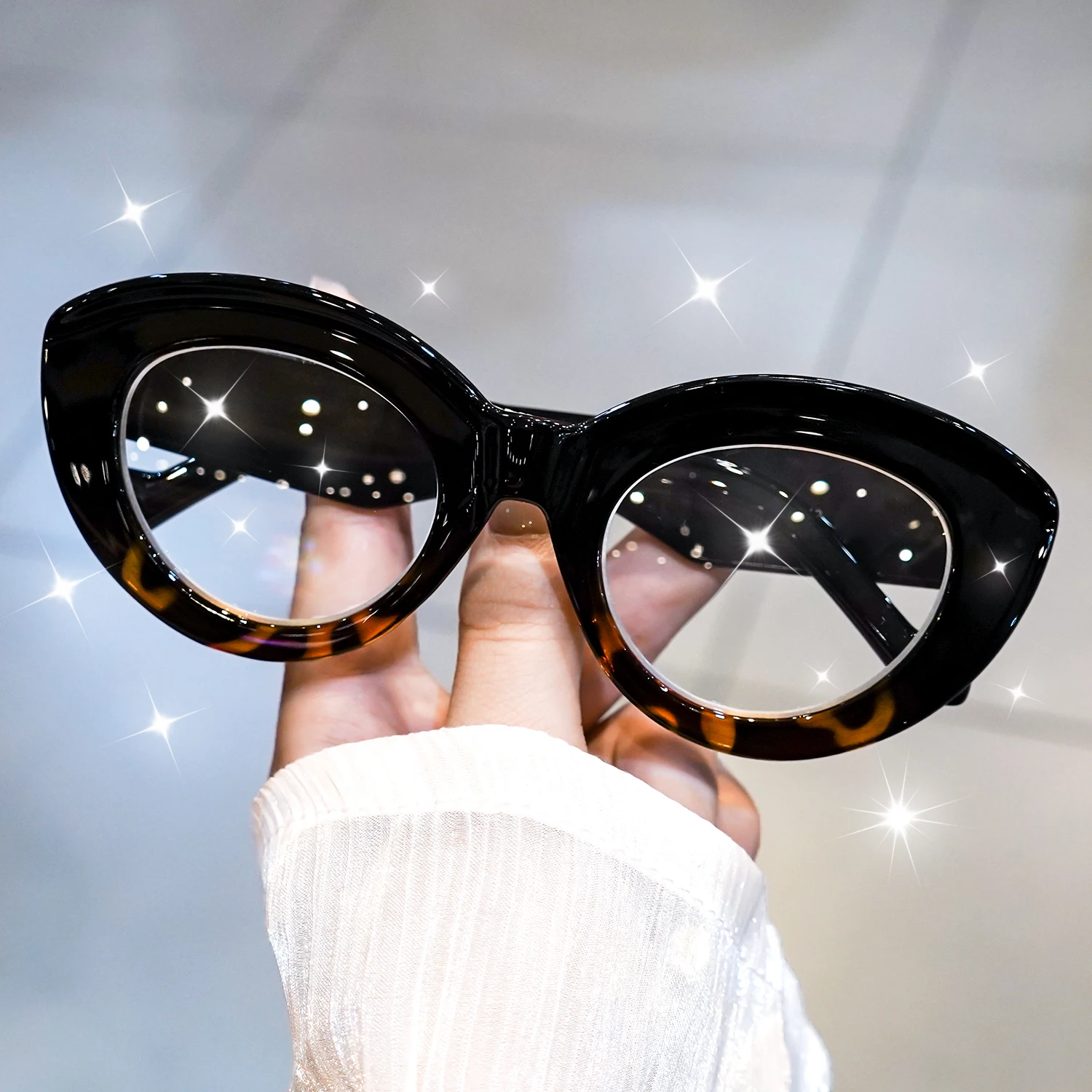 Bequeme Federscharnier-Lesebrille für Männer und Frauen, Retro-Cat-Eye-Lesebrille, ovale, klare, transparente alte Blumenbrille – Detail 5