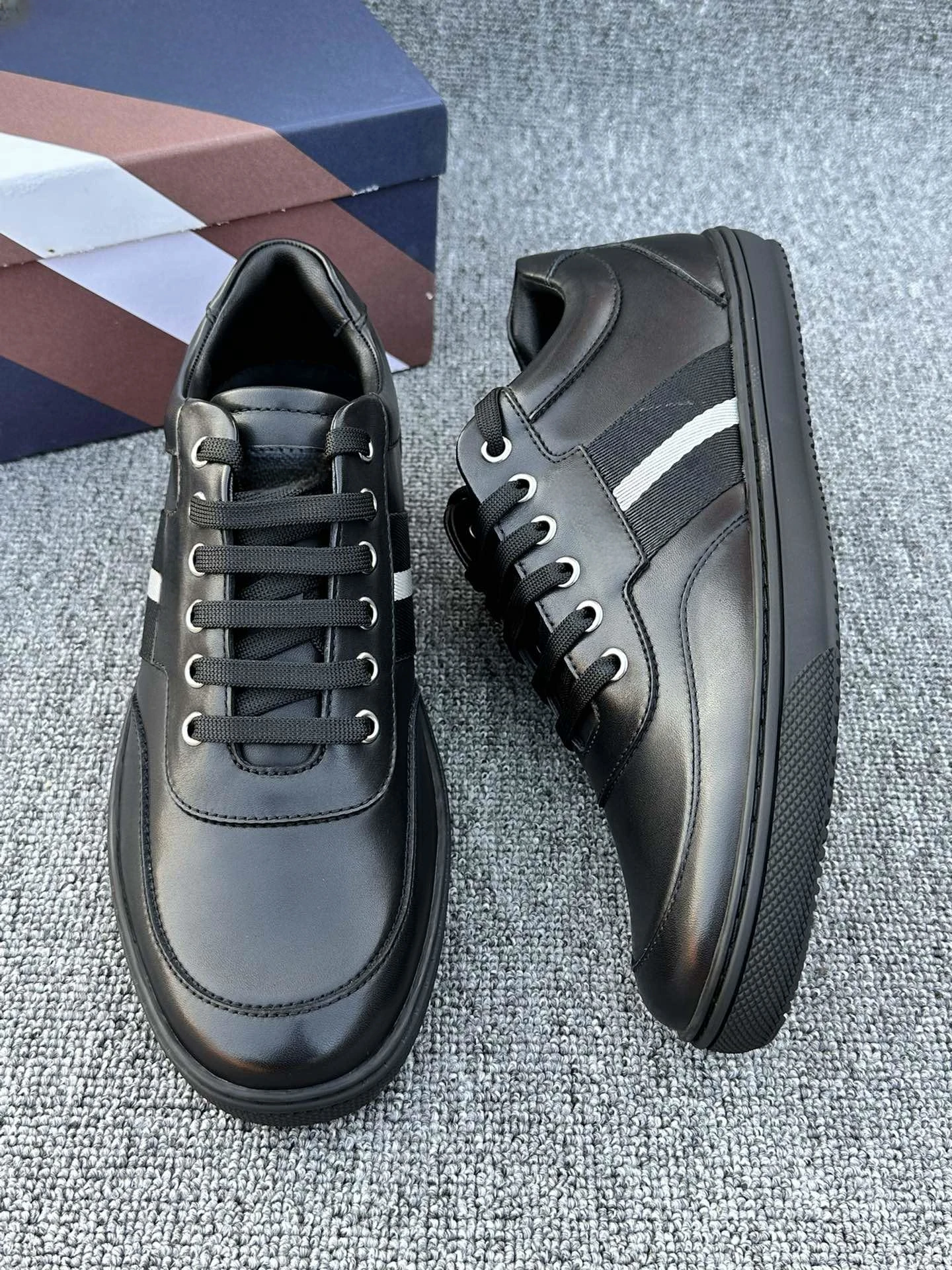 Luxury B Style Leather Board Shoes Men British Style Casual Shoes High Quality Genuine leather Fashion Striped Black Men Shoes