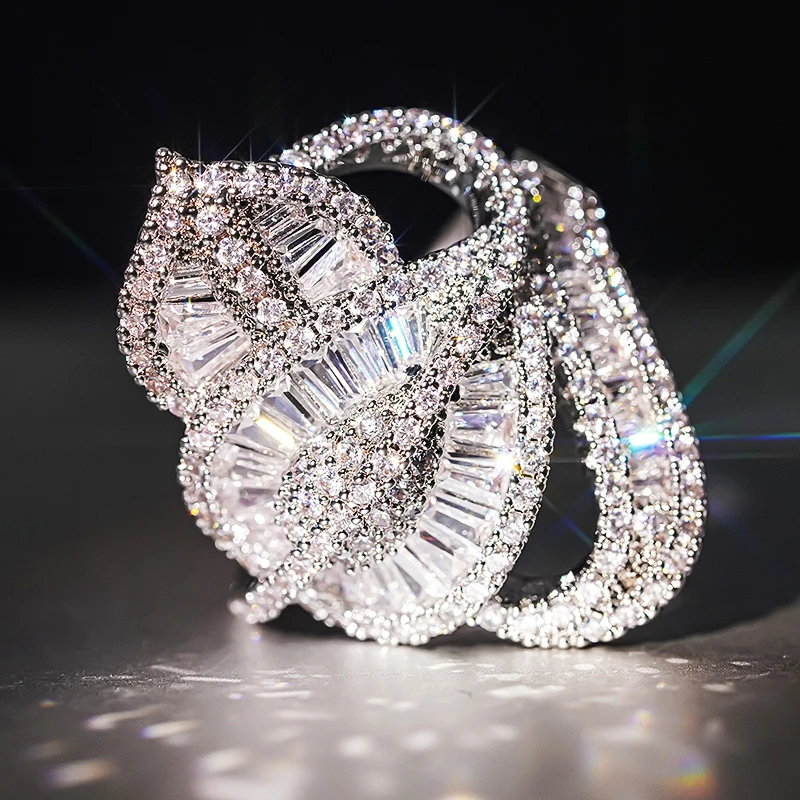 Huitan Luxus-Blatt-Fingerring für Damen, wunderschöne Mode, weibliche Party-Accessoires mit hellem Zirkonia, stilvolle Schmuckgeschenke