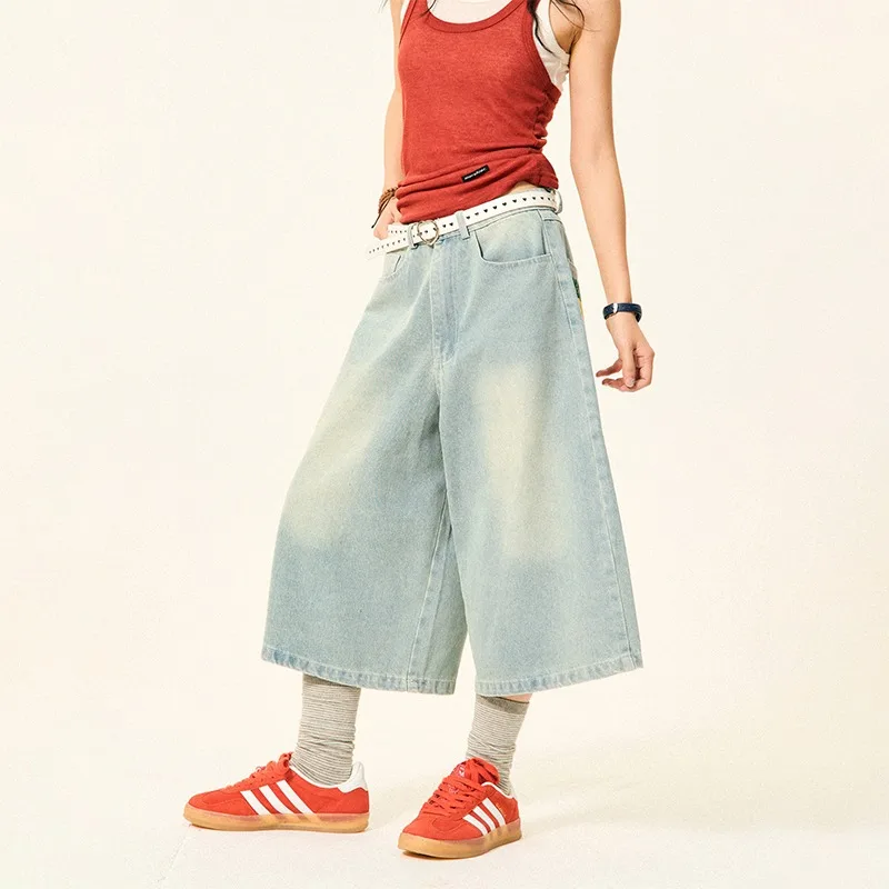 夏のハイストリートレタープリント洗濯デニムショートパンツ男性と女性アメリカンレトロカジュアルルーズストレートクロップドパンツトレンディ